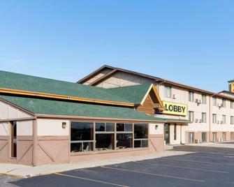 Super 8 by Wyndham Mitchell - Mitchell - Building