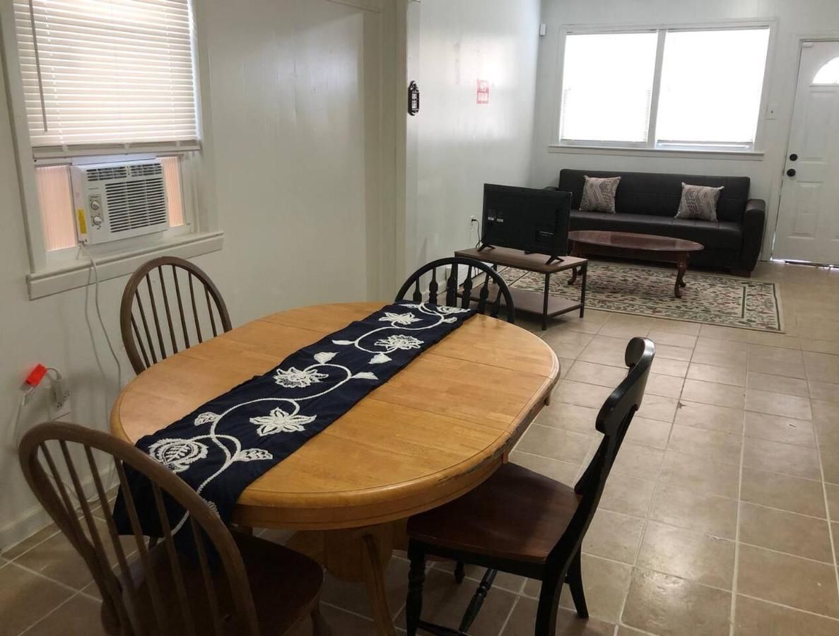 Private 3 bedroom and 1 bathroom house, direct NYC Manhattan train a 15 minute walk away
