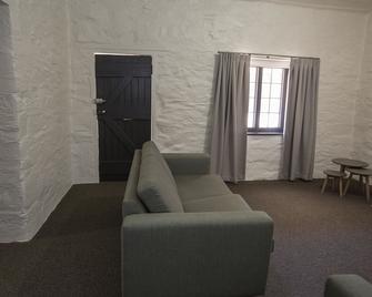 Paxton Square Cottages - Burra - Living room