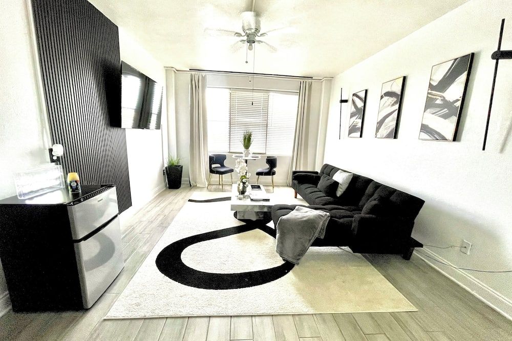 Luxury Skyrise Condo Downtown Jax - ג'קסונוויל - סלון