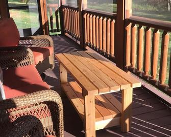 Log Cabin/screened porch, 9 Acres/ Mountain views - Woodstock - Innenhof