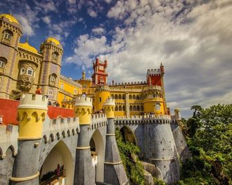 Apis Yellow Apartment, Lift, Cable Tv, Wifi - Rio de Mouro - Budynek