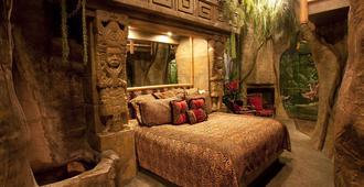 Black Swan Inn Luxurious Theme Rooms - Pocatello - Bedroom
