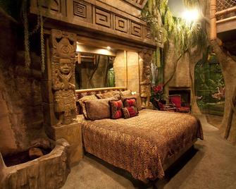 Black Swan Inn Luxurious Theme Rooms - Pocatello - Bedroom