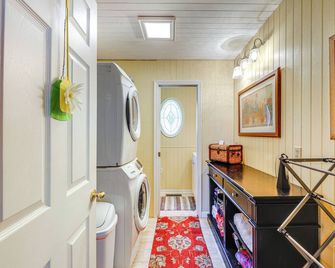 Home w/ Fire Pit 1 Mi to Willis Wharf Boat Ramp! - Exmore