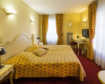 Hôtel l'Arena - Fréjus - Schlafzimmer