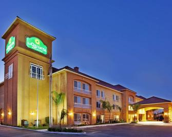 La Quinta Inn & Suites by Wyndham Fowler - Fowler - Building