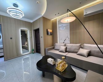 Prague Guesthouse (Northeast Petroleum University Branch, Development Zone) - Daqing - Wohnzimmer