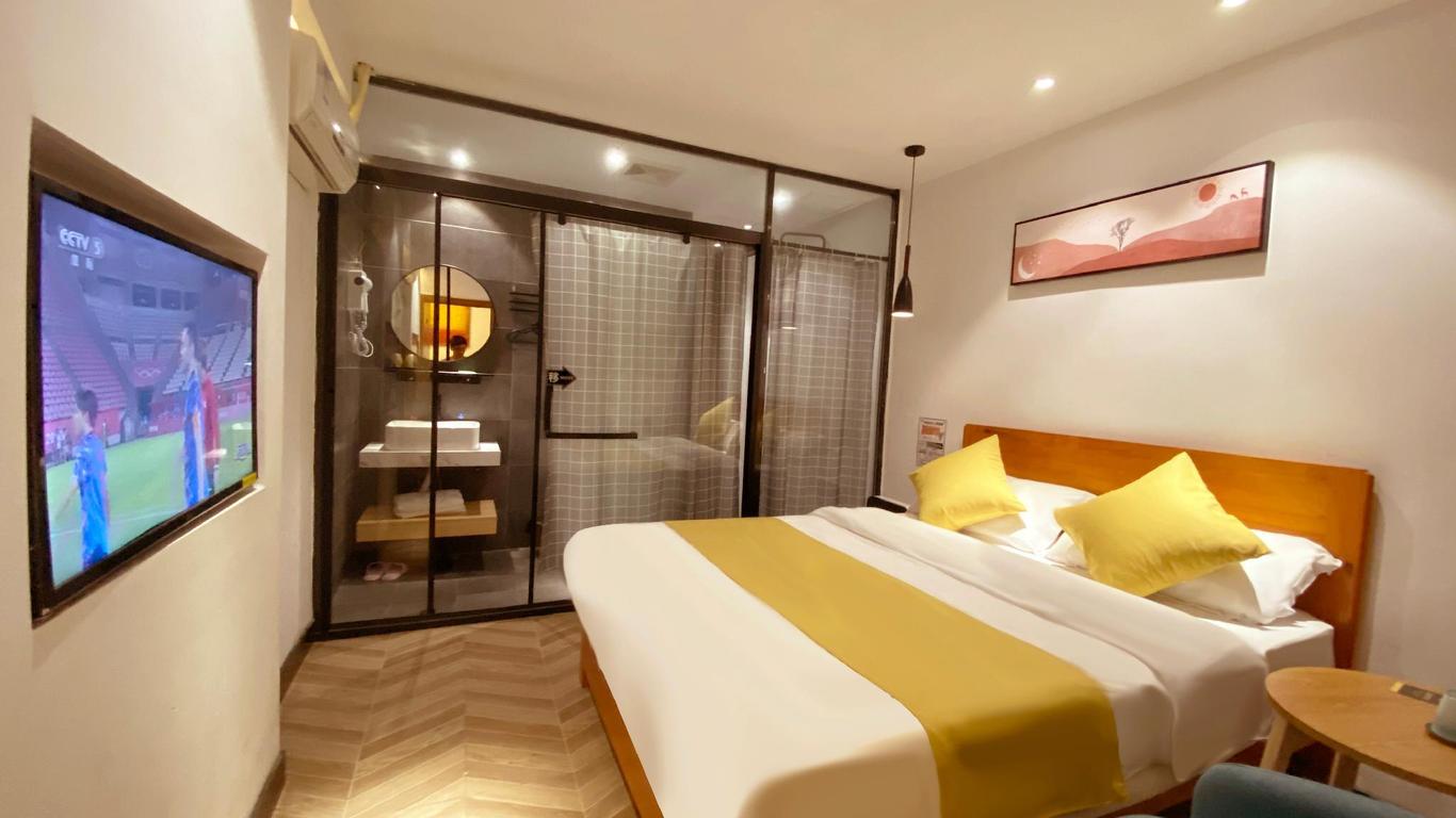 Koala Youth International Hotel & Hostel