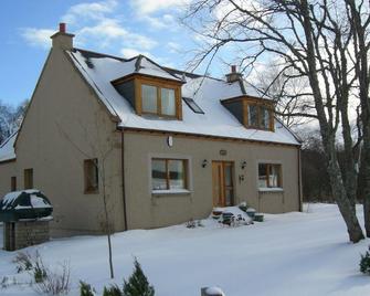 Large Family & Pet Friendly Modern Cottage With Hot Tub In Garden - Fochabers - Building