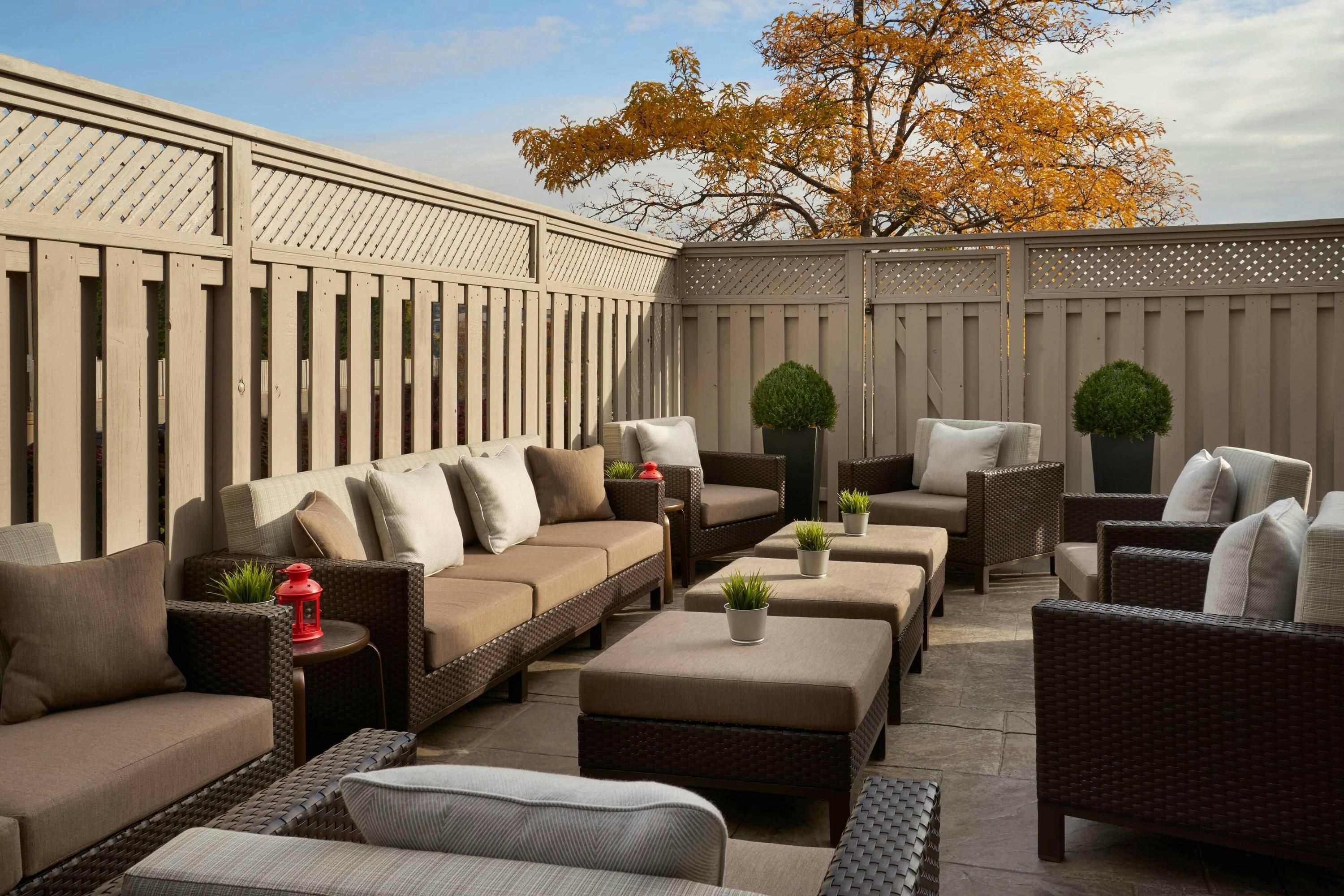 Courtyard by Marriott Toronto Airport thumbnail 3