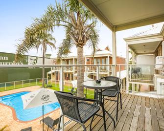 Nightcap at the Ship Inn - Busselton - Balcony