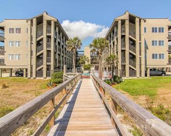 Fernandina Beach Condo with Pool and Beach Access! - Fernandina Beach - Gebäude