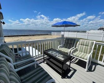 Stunning waterfront view. Minutes to beach & boardwalk. Great family getaway.! - Seaside Heights - Balcony
