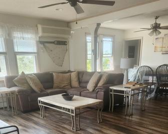 5 Br 2 Bath Oceanside Rental Lbi New Jersey - Ship Bottom - Living room