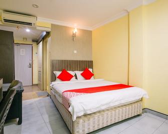 OYO 653 Green World Hotel - Kampung Baharu Nilai - Bedroom