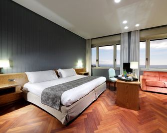 Exe Majestic - Naples - Bedroom