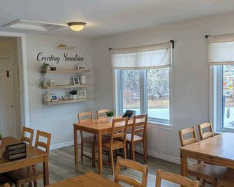 The Sunshine Inn - Parrsboro - Dining room
