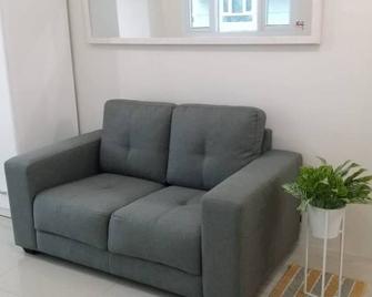 Amora Suites at the Beacon Makati - Manila - Living room