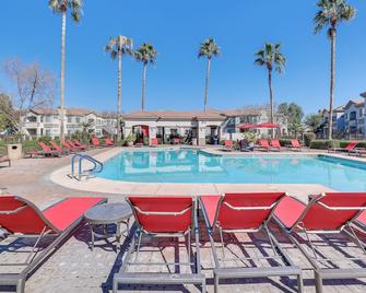 Near Spring Training Mesa Condo with Pool Access! - Mesa - Pileta
