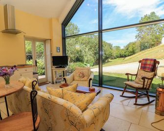 Pheasant Cottage - Bath - Living room