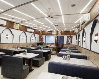 Hotel Kant by GoHotels - Near Shree Dwarkadhish Temple - Dwārka - Restaurant