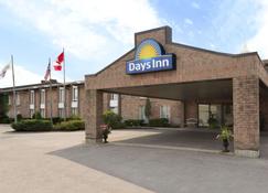 Days Inn by Wyndham Brantford - Brantford - Bâtiment