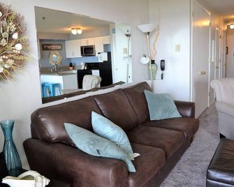 4th Floor Oceanfront Fabulous Condo! - Seaside - Living room