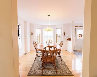 New Moon Vacation Home - Ocean Views and Minutes from Beaches, Nordic Spa & Golf - St. Peters Bay