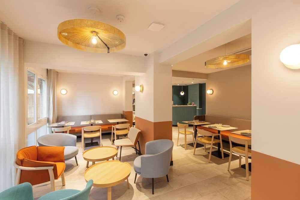 Logis Hôtel de Port d'Alon - St Cyr sur Mer