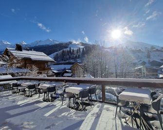 Hotel Alpen Roc - La Clusaz - Balcony