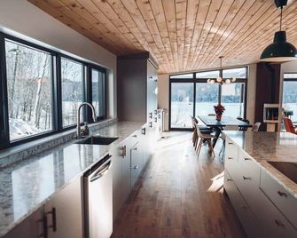 Lakeview Mid Century Luxury Cottage - Sainte-Adèle - Cuisine