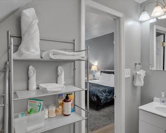 White Oak Studio at Patterson Place home - Durham - Bedroom