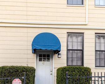 Modern 2 Bedroom in Black Rock - Bridgeport - Building