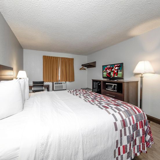 Bedroom view of Red Roof Inn Culpeper