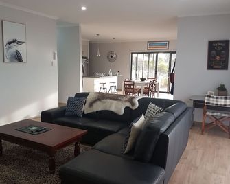 Gilligan's Kangaroo Island - Baudin Beach - Living room