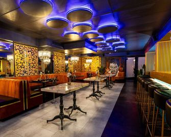 كولوني هوتل - ميامي بيتش - مطعم