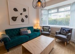 Brett Stays - Modern - Off Street Parking - Central - Sleeps 6 - Newport - Pokój dzienny