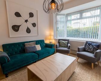 Stunning Stay - Fast Wi-Fi - Garden - Walk to Town - Newport - Living room