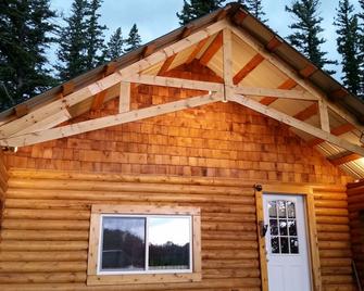 Log cabin on the James River in Alberta. Close to Sundre - Sundre - Gebäude