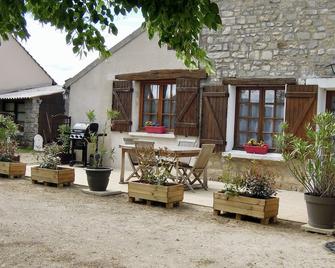 The cottage of the three gables Charming house \'the blue cedar - Noisy-sur-École - Patio