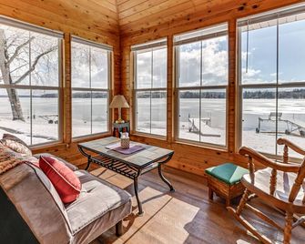 Montello Cabin on Buffalo Lake w/ Dock & Fire Pit! - Montello - Sala de estar