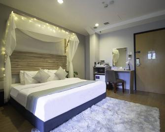 Victoria Hotel a NuVe Group Collection - Singapore - Bedroom