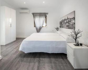 Apartamentos Turísticos Domus Seleqtia Plaza Mayor - Cáceres - Bedroom