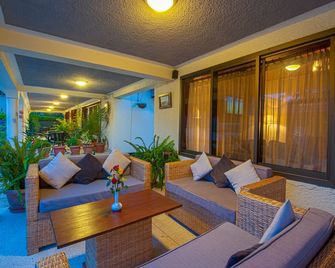 The Milimani Lodge - Arusha - Patio