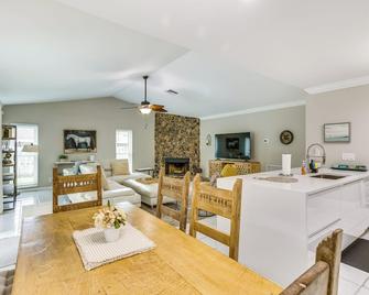 Wellington Vacation Rental Private Saltwater Pool - Wellington - Dining room