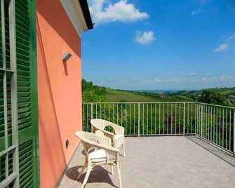 B&b La Vigna DI Tina - Costigliole D'Asti - Balkon