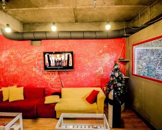 Kimchee Sinchon Guesthouse - Hostel - סיאול - סלון