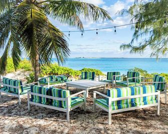 Just steps to a beautiful beach - Moss Town - Patio