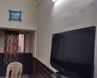 Aahvanam Service Apartment - Visakhapatnam - Bedroom